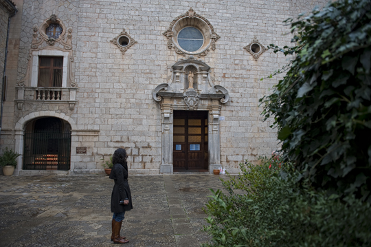 65mirano a la entrada2 65mirano a la entrada2